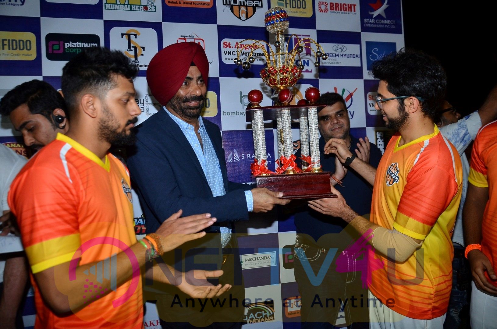 Yuva Mumbai V/S Mumbai Heroes Cricket Match With Sohail Khan & Aditya Thackeray Pics Hindi Gallery