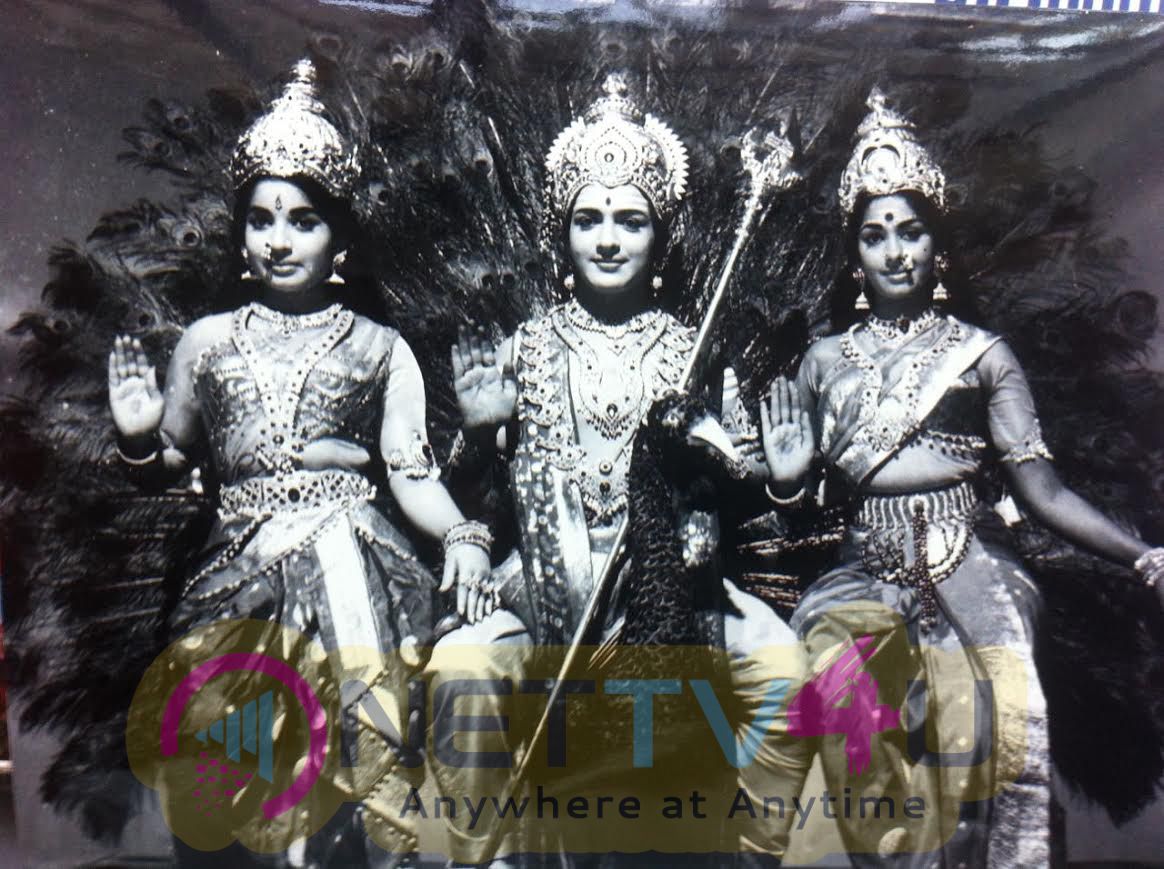 Puratchi Thalaivi Amma J Jayalalithaa's Old Images Tamil Gallery