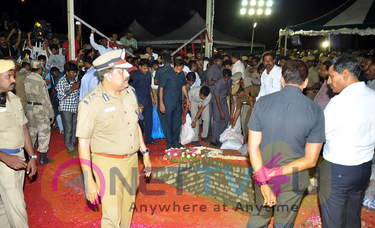 Tamil Nadu Cm Puratchi Thalaivi Amma J Jayalalithaa Final Journey Photos Tamil Gallery