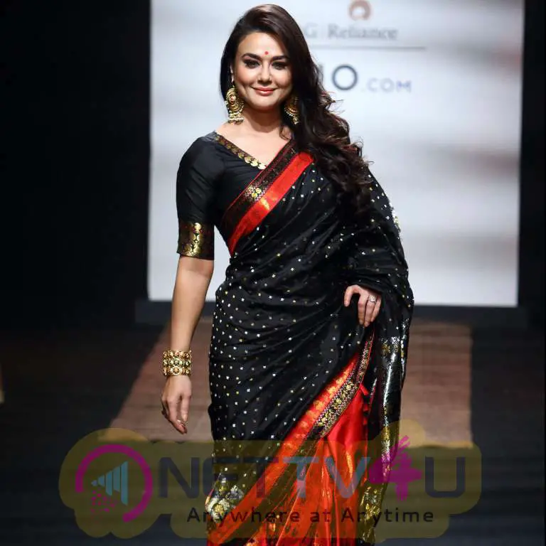 Preity Zinta Traditional Walk For Lakme Summer Fashion 2017 Stills Hindi Gallery