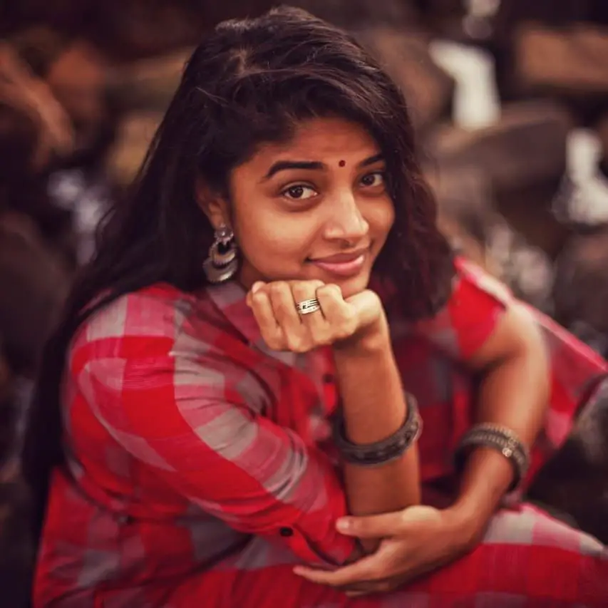 Actress Sheela Rajkumar Beautiful Images Tamil Gallery