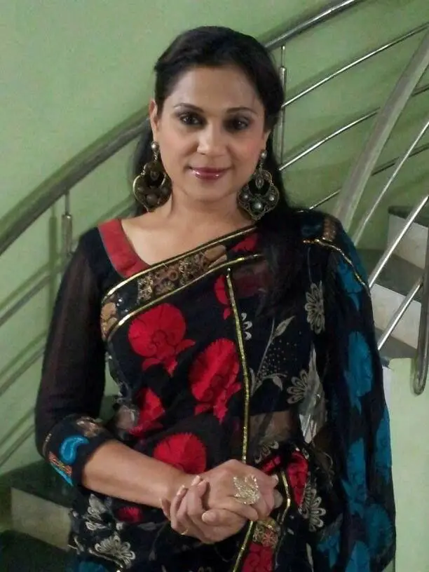 Actress Uma Riyaz Khan Cute Images Tamil Gallery