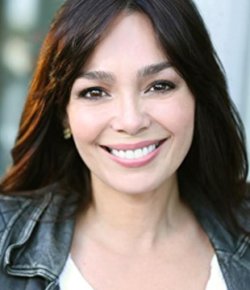 Elaine Del Valle English Voice-Over Artist