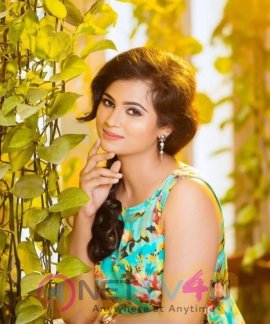 Actress Ramya Pandiyan Cute Pics Tamil Gallery