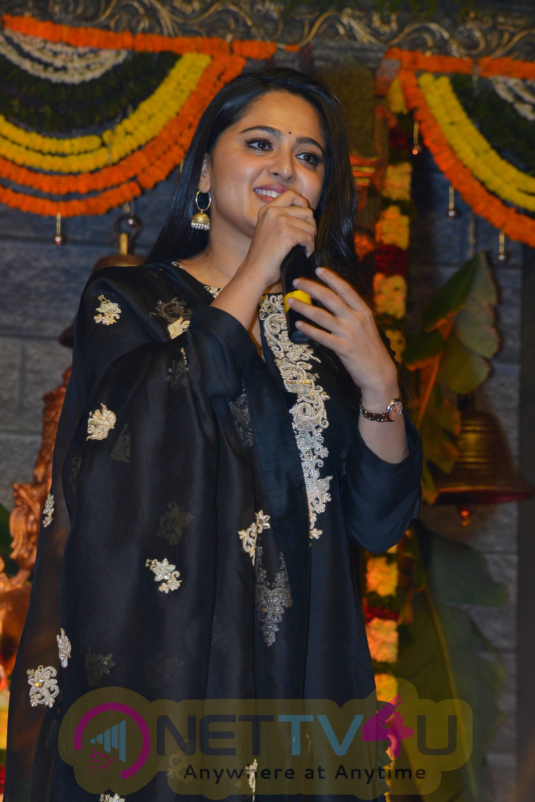 Actress Anushka Shetty Lovely Pics At Om Namo Venkatesaya Audio Launch  Telugu Gallery