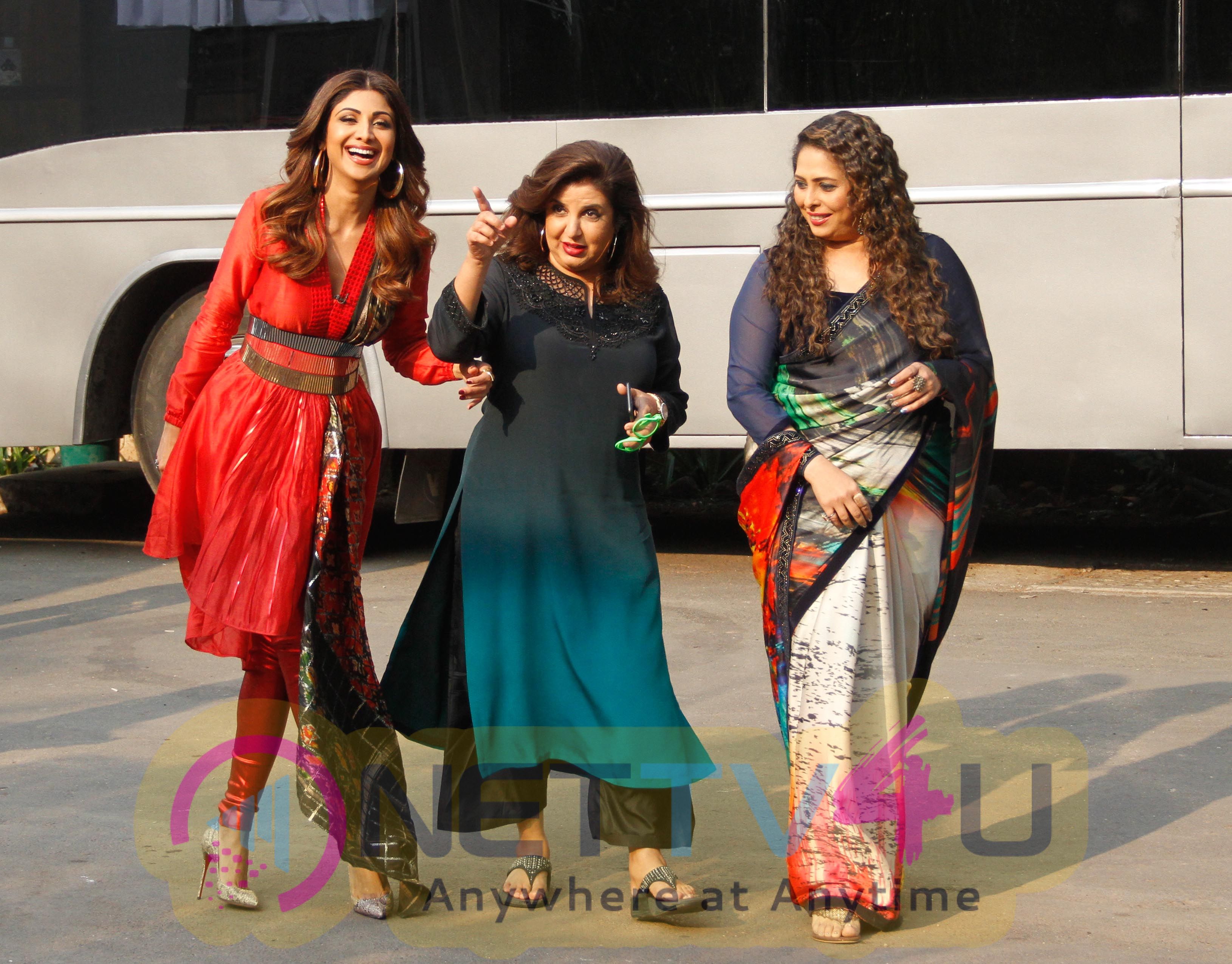 Farah Khan With Shilpa Shetty On The Sets Of Super Dancer 2 Pics Hindi Gallery