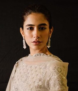 Urdu Model Syra Shehroz