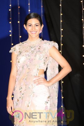 Amyra Dastur Photos Hindi Gallery