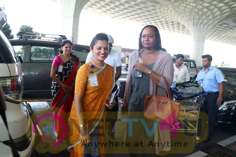 Tiger Shroff Sonam Kapoor & Dwayne Bravo Spotted At Airport Hindi Gallery