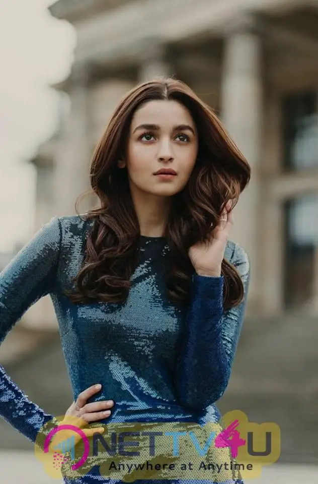 Actress Alia Bhatt Cute Pics Hindi Gallery