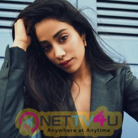 Actress Janhvi Kapoor Lovely Pics Hindi Gallery