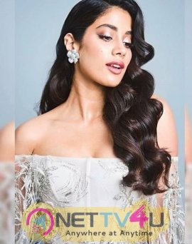 Actress Janhvi Kapoor Lovely Pics Hindi Gallery