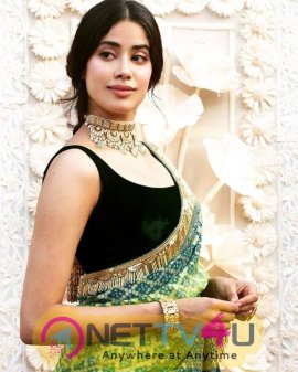 Actress Janhvi Kapoor Lovely Pics Hindi Gallery