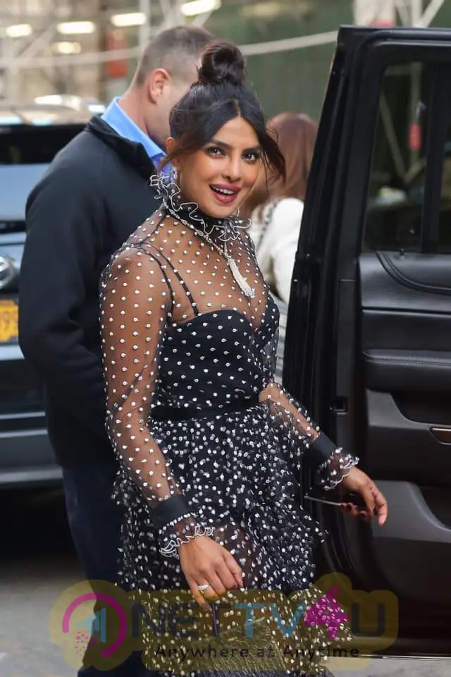 Actress Priyanka Chopra Romantic Pics Hindi Gallery