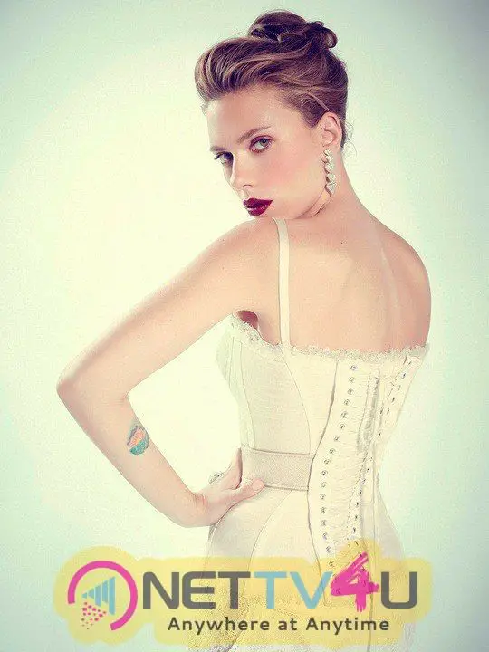 Actress Scarlett Johansson Enchanting Images English Gallery