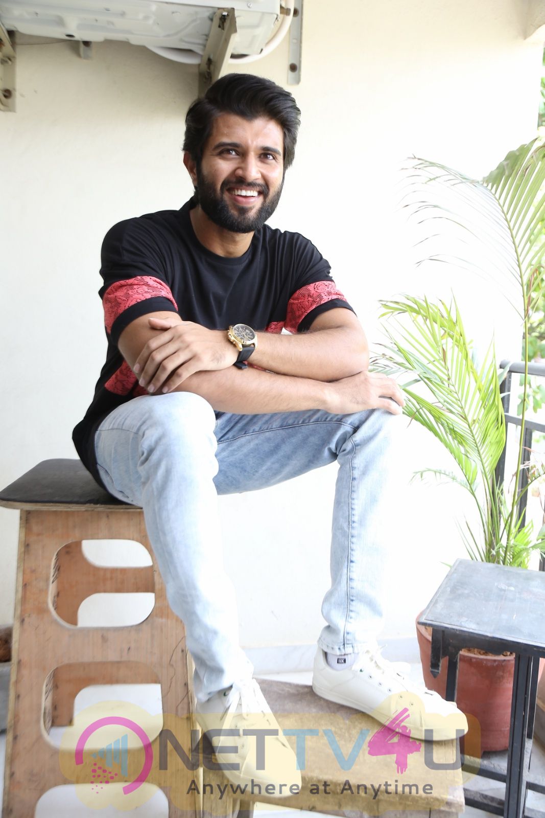 Actor Vijay Deverakonda Handsome Stills Telugu Gallery