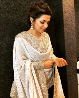 Anchor Dhivyadharshini Charming Pics