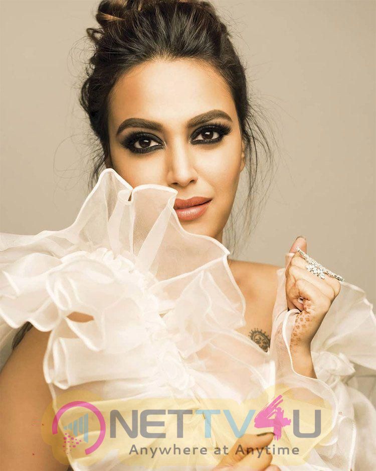 Actress Swara Bhaskar  Lovely Pics Hindi Gallery