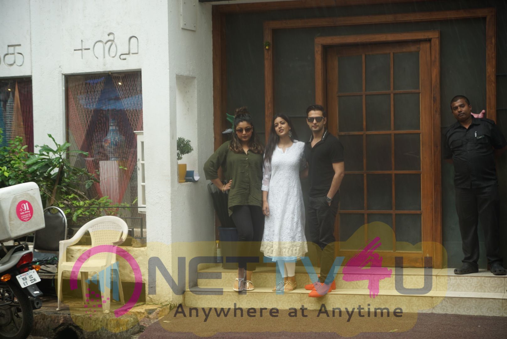 Vatsal Seth ,Ishita Dutta, Tanushree Dutta Spotted Outside +91 At Juhu Stills Hindi Gallery