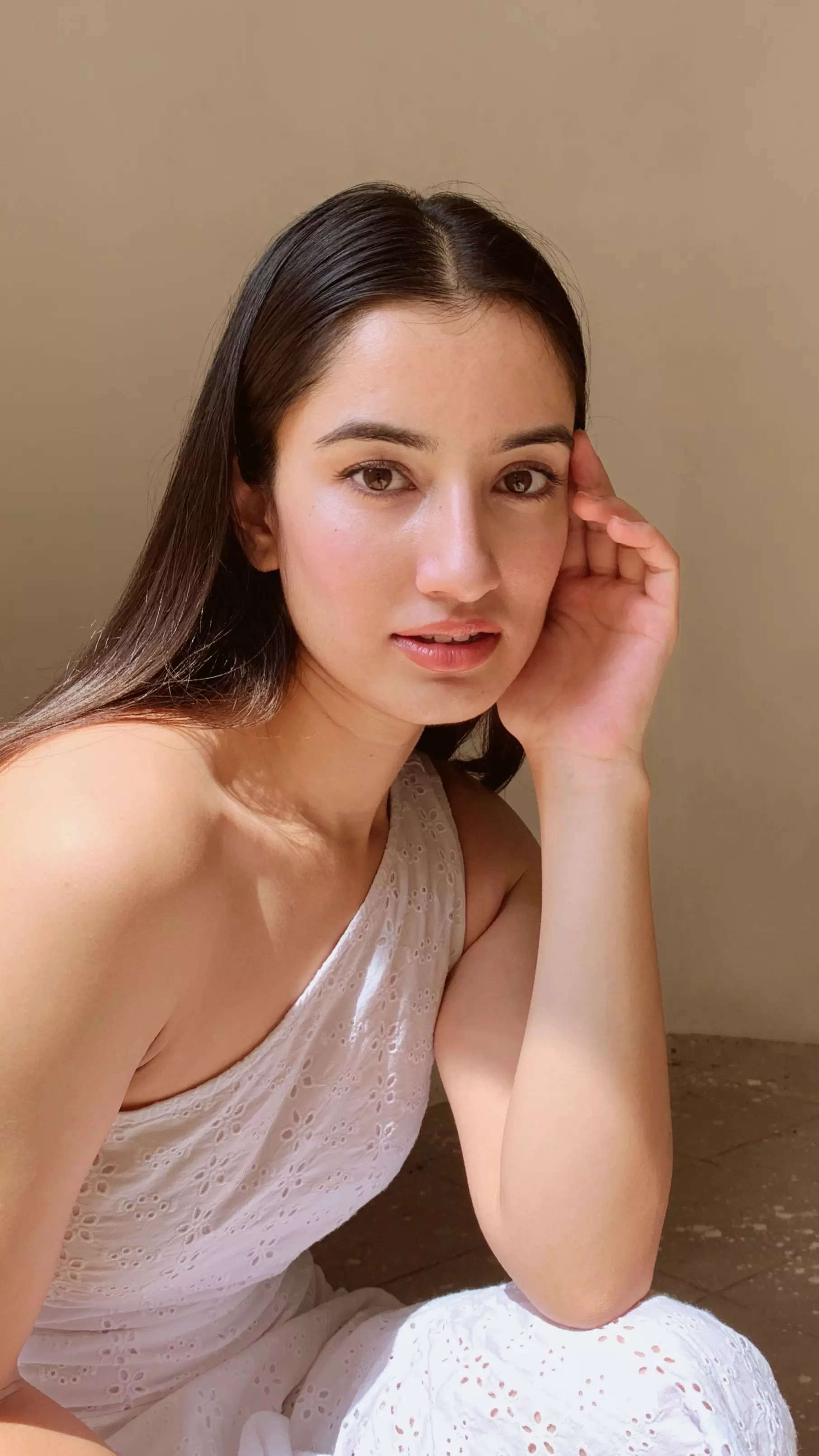 Hindi Model Amisha Thakur