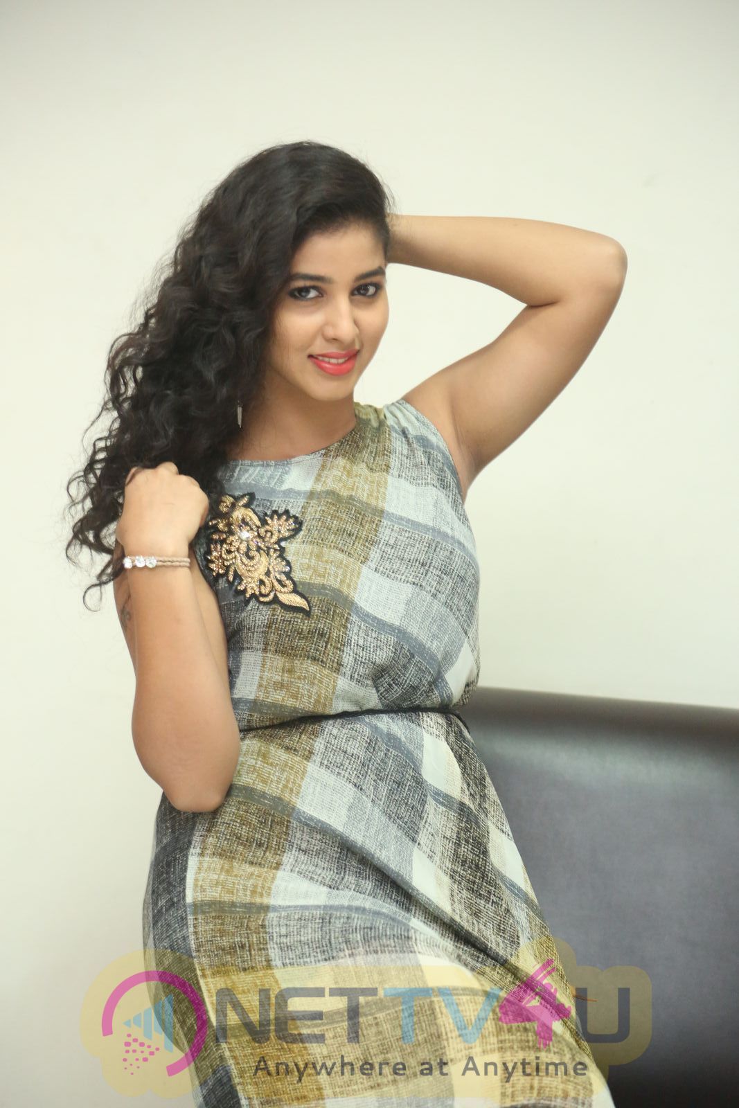 Actress Pavani Smart Looking Pics Telugu Gallery