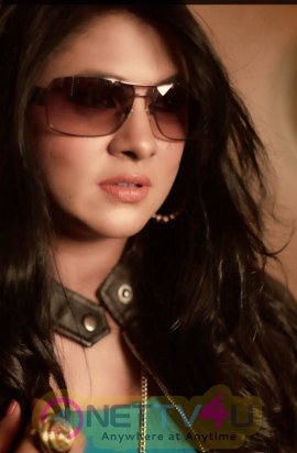 Actress Puvisha Lovely Stills Tamil Gallery