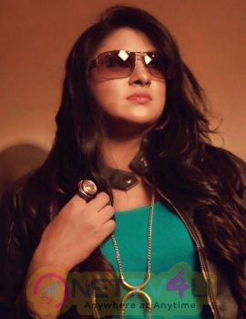 Actress Puvisha Lovely Stills Tamil Gallery