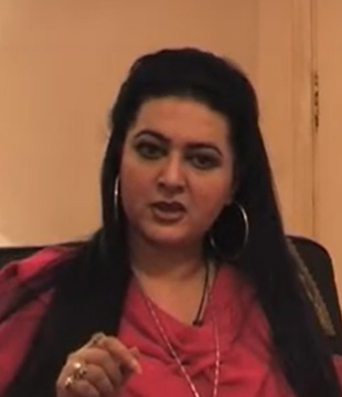 Urdu Singer Shahina Puri