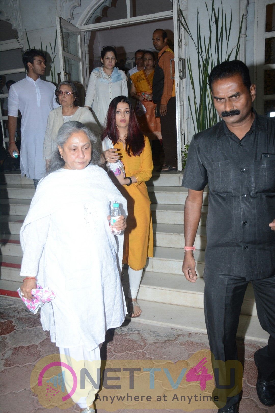 Aishwarya Rai Bachchan At Shammi Aunty's Prayer Meet Images Hindi Gallery
