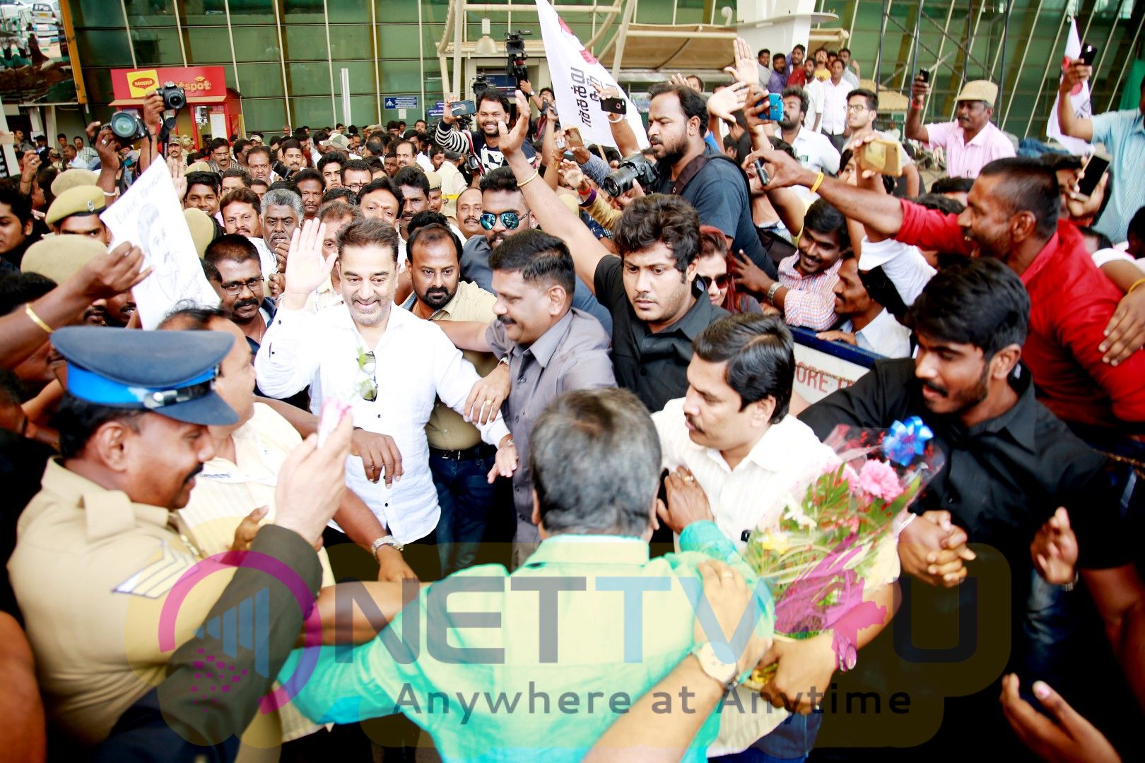 Kamal Haasan At Coimbatore Airport Images Tamil Gallery