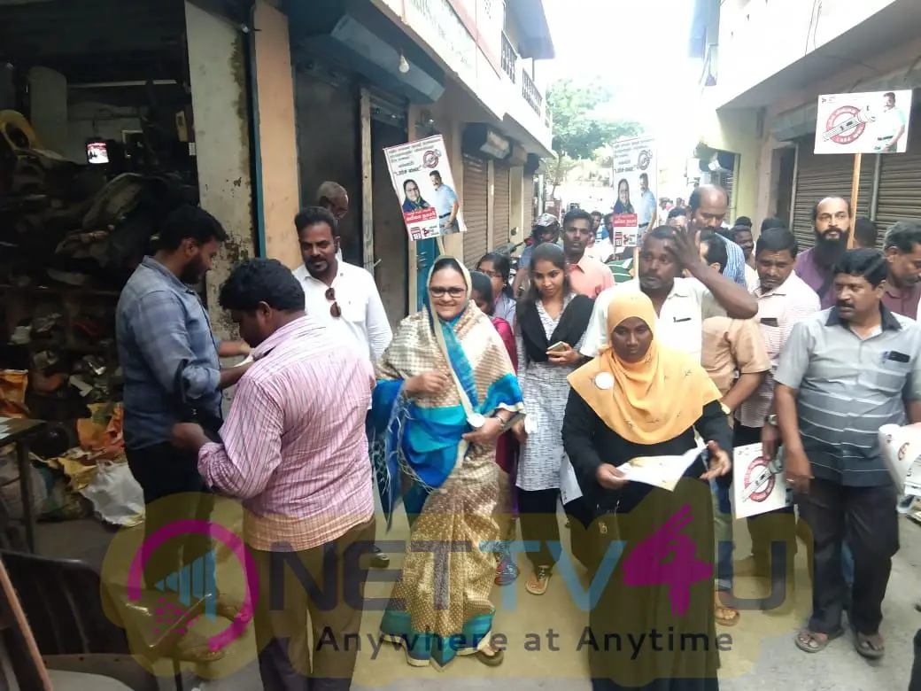 Pics Of MNM Candidate For Central Chennai Kameela Nassar Canvasing For Votes.. Tamil Gallery