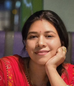 Himani Yadav Hindi Fashion Stylist