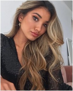 Leah Perkins English Model