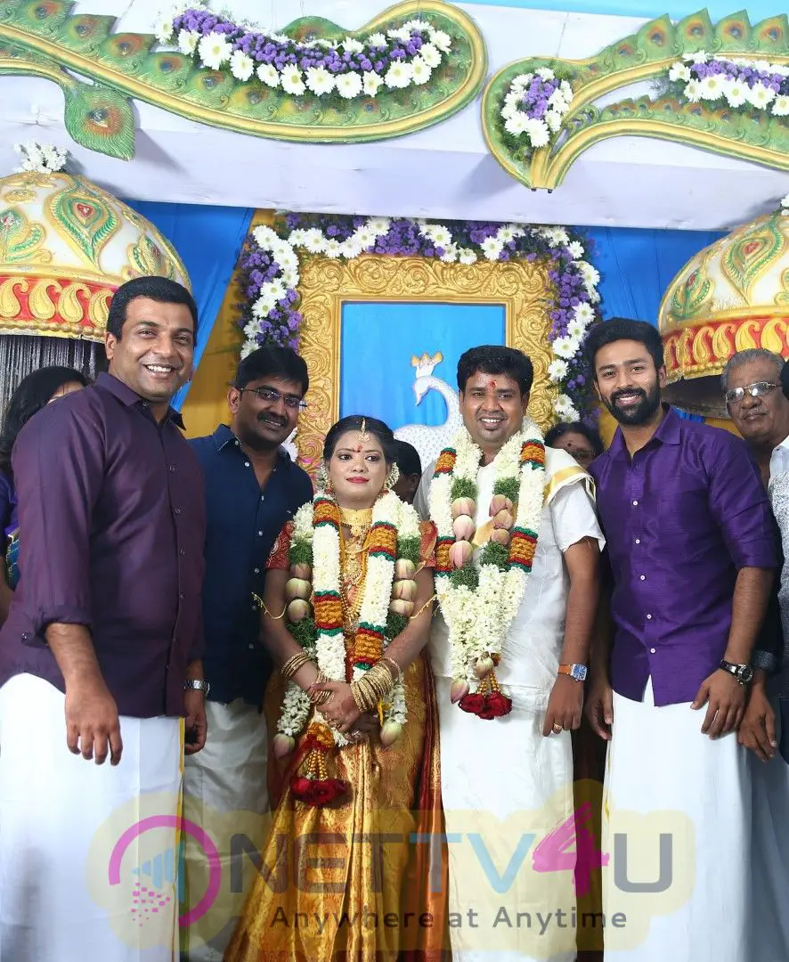 Director Nalan Kumarasamy Saranya Marriage Photos Tamil Gallery