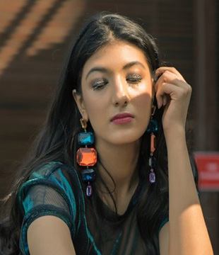 Hindi Tv Actress Garima Yajnik