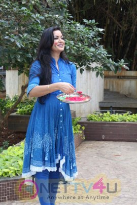Exclusive Interview With Maryam Zakaria For Holi Celebration Dazzling Photo