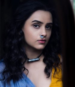 Parna Pethe Marathi Movie Actress