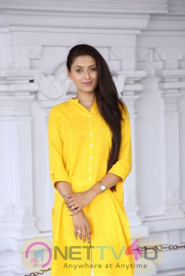 Actress Gitika Good Looking Photos  Telugu Gallery