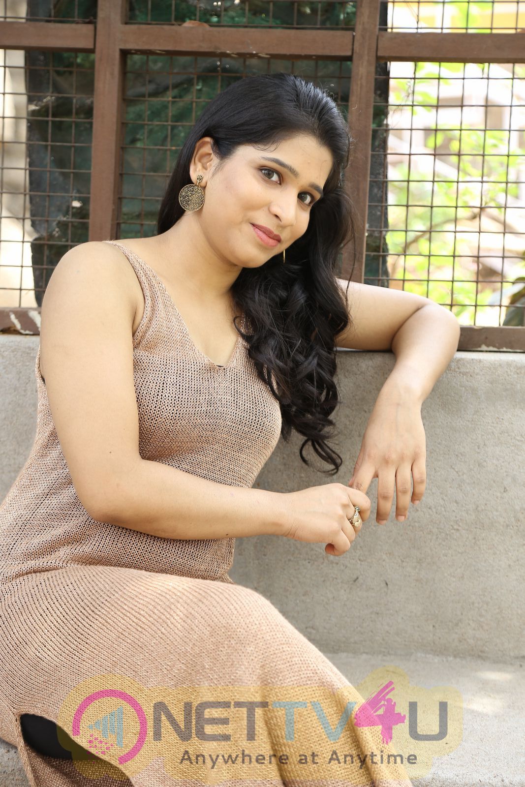 Actress Yamini Romantic Pics Telugu Gallery