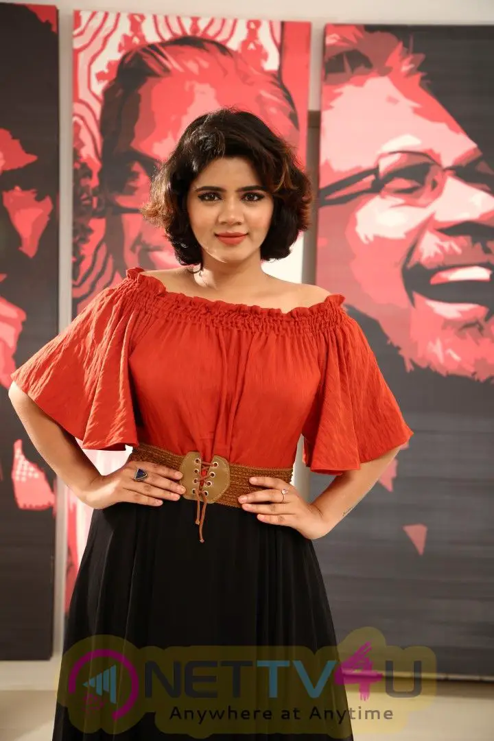 Actress Soundarya Gowda Exclusive Interview Stills Tamil Gallery