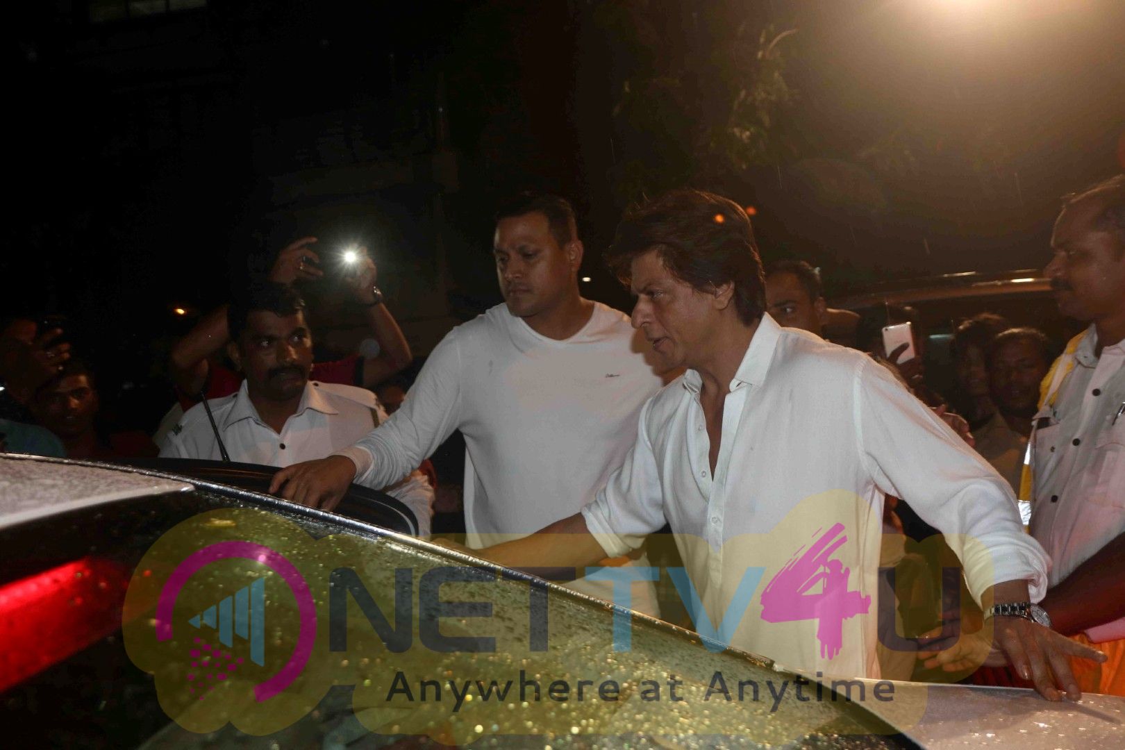 Shah Rukh Khan, Farah Khan & David Dhawan At Late Kundan Shah's Prayer Meet Photos Hindi Gallery