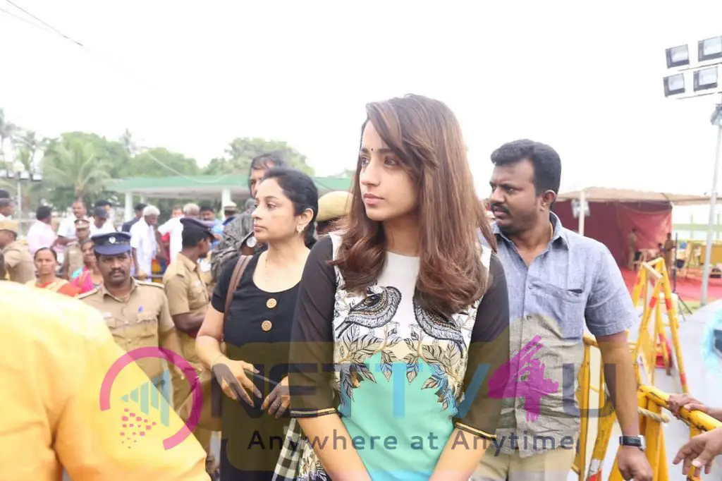  Actress Trisha At Amma Memorial Paying Her Her Homage To Our Beloved Amma Tamil Gallery