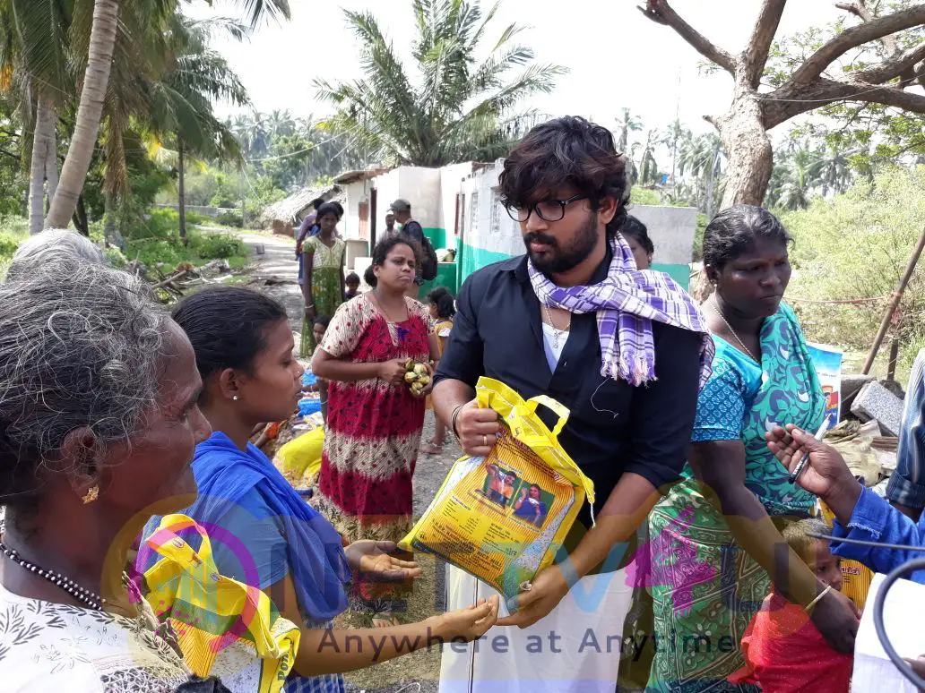 Actor Abi Saravanan Visited Cyclone Affected Kanyakumari Pics Tamil Gallery