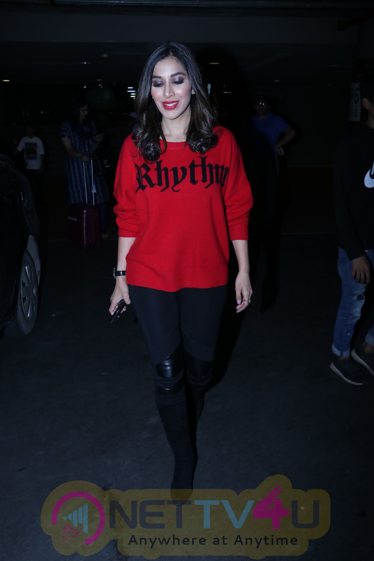 Sophie Choudry Spotted At Airport Hindi Gallery