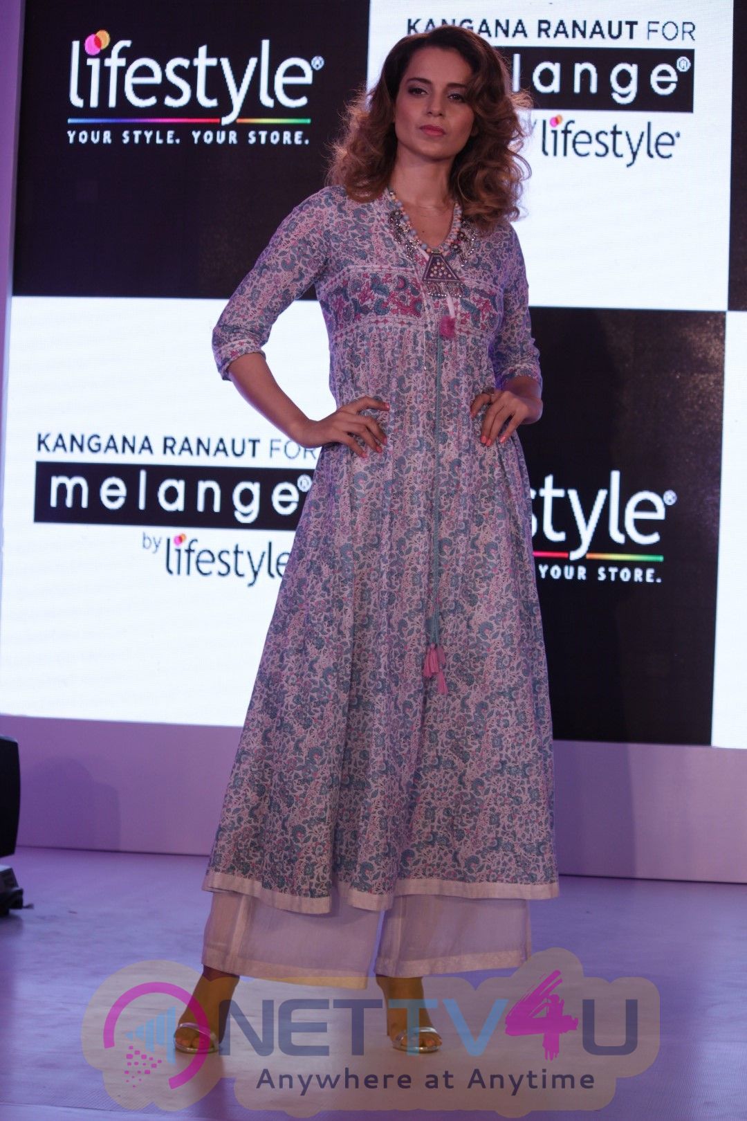 Kangana Ranaut Walk On Ramp For Lifestyle Discover The Latest Collection Photos Hindi Gallery