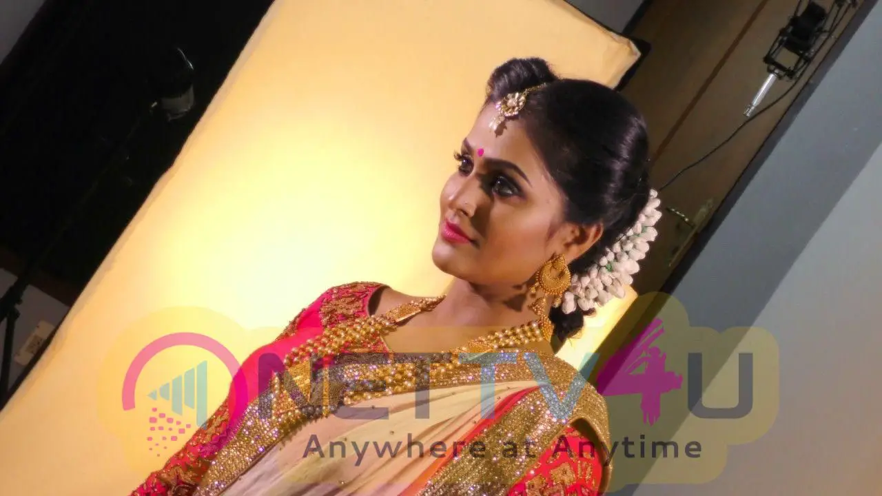 Actress Remya Nambeesan Attractive Stills Tamil Gallery