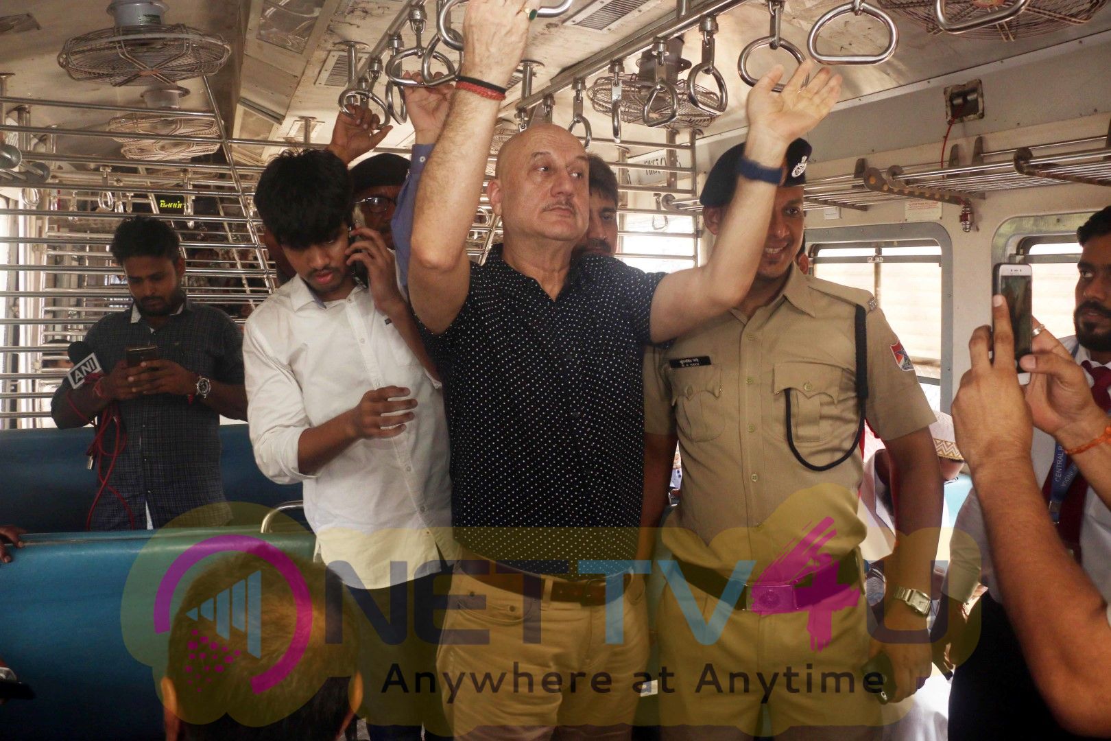 Anupam Kher Travelling In  Local Train CST To BANDRA Images Hindi Gallery