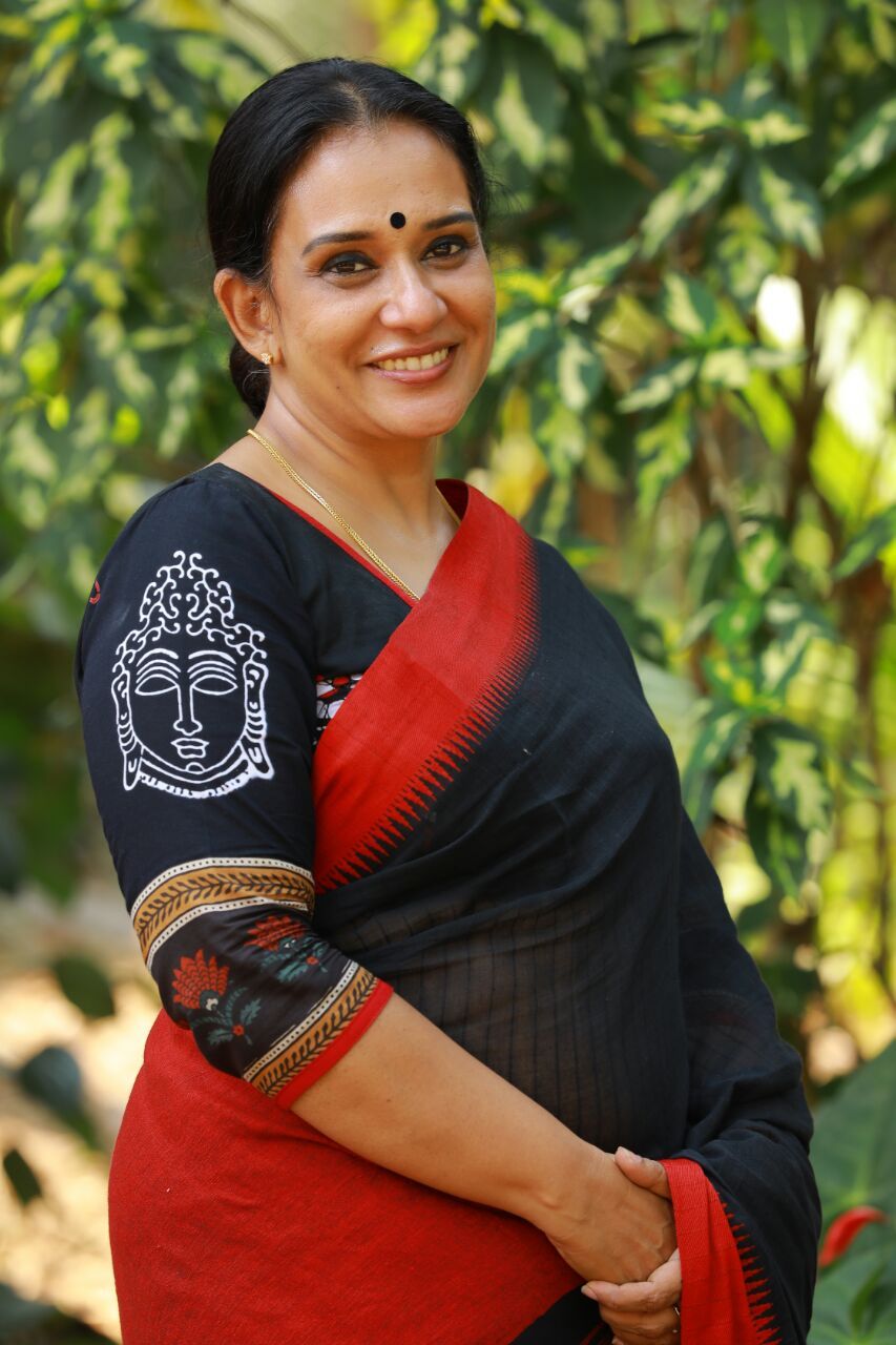 Actress Maala Parvathi Good Looking Images Malayalam Gallery