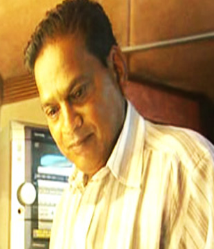 Hindi Makeup Artist Ravi Indulkar