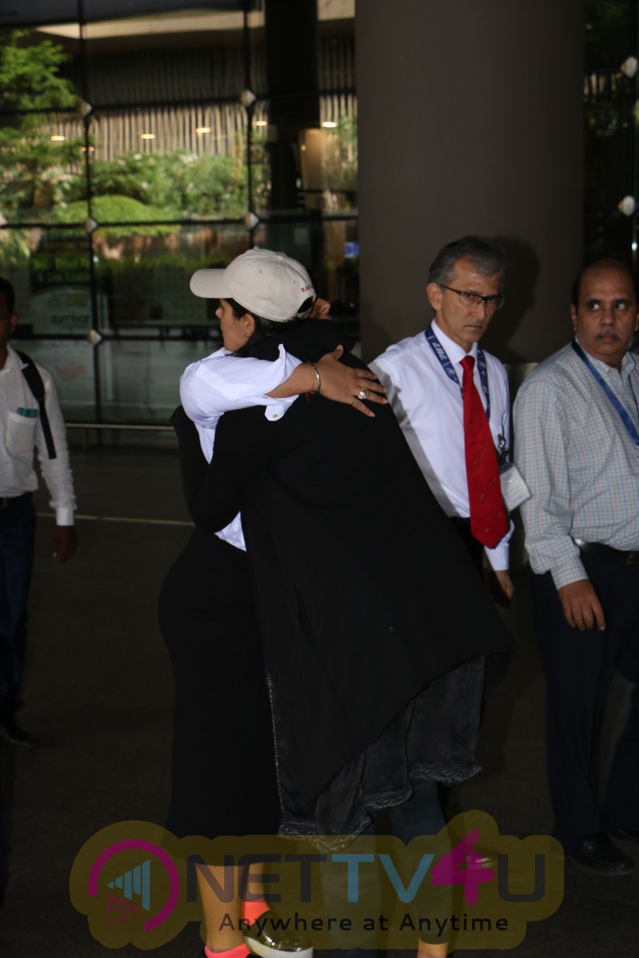 Nargis Fakhri Spotted At Airport Photos Hindi Gallery